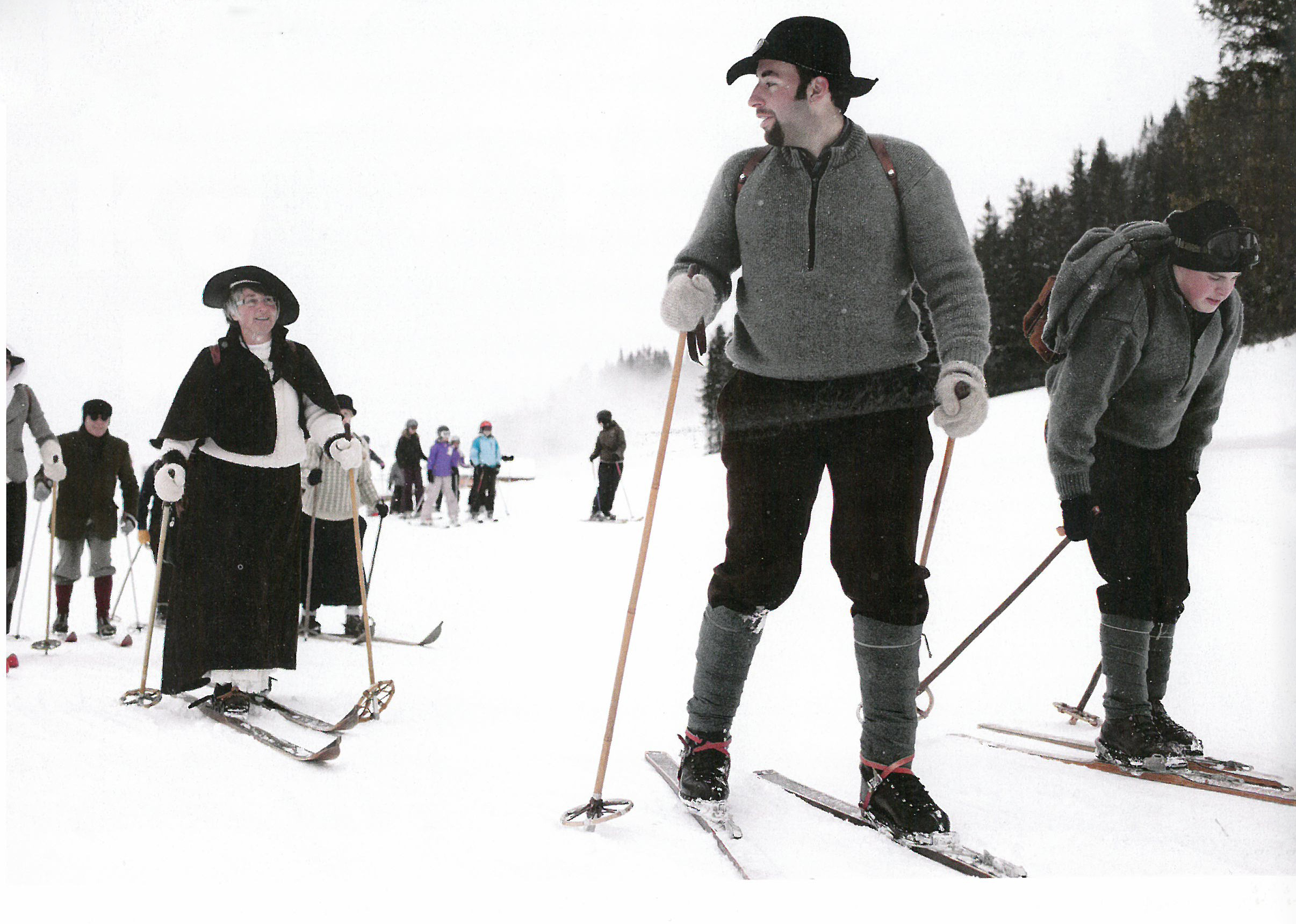 Personen auf Skiern