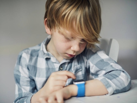 kid with smartwatch