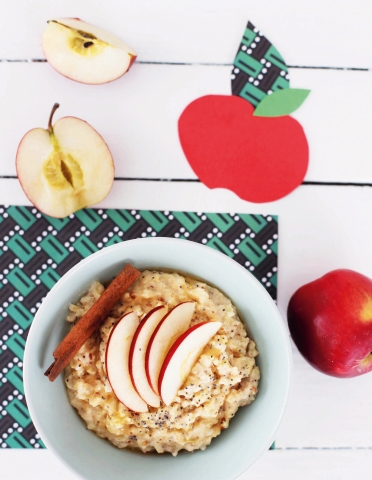 Hirse-Mohn-Zimt-Porridge mit Äpfeln