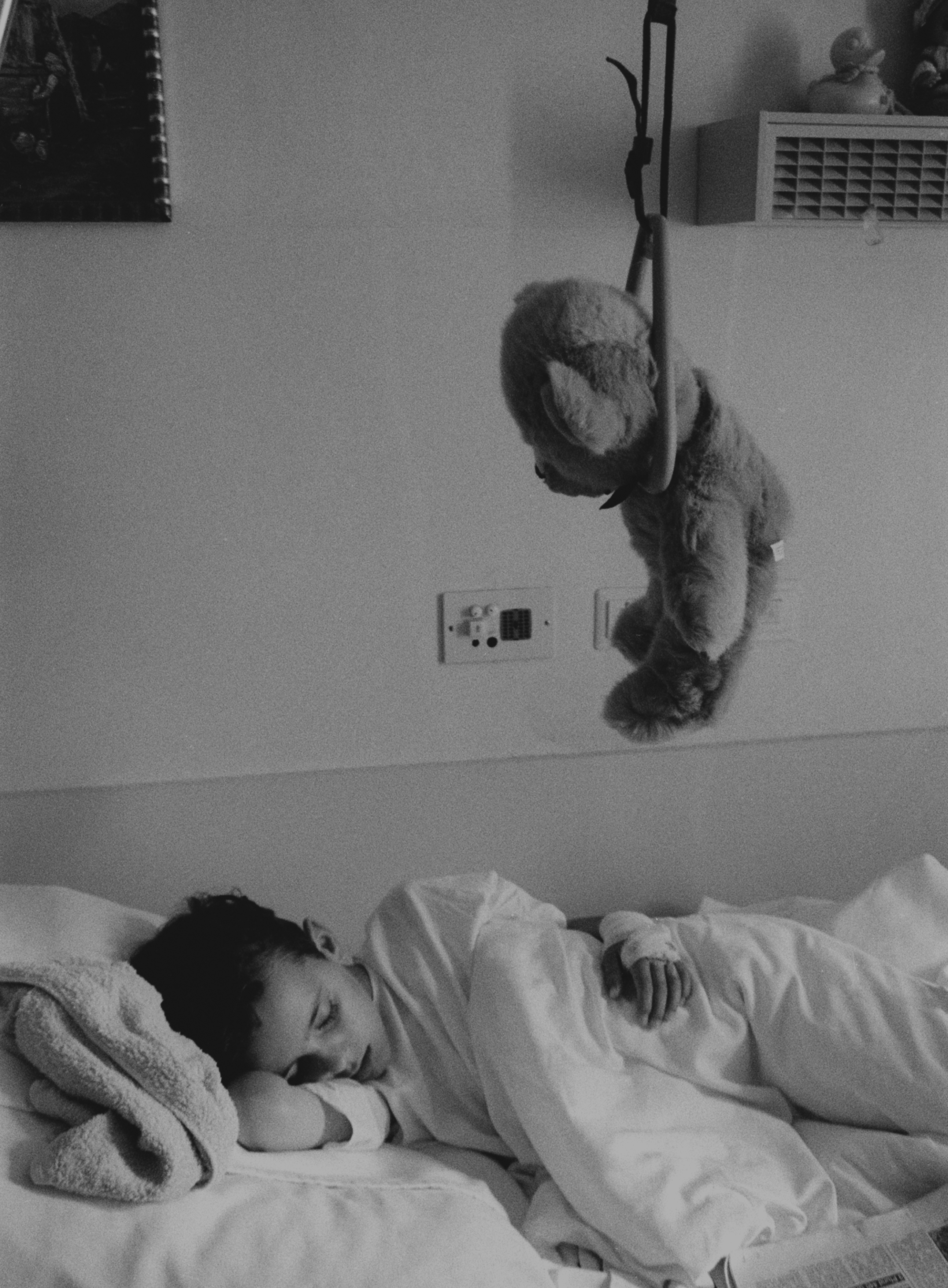 Kind schläft im Spital