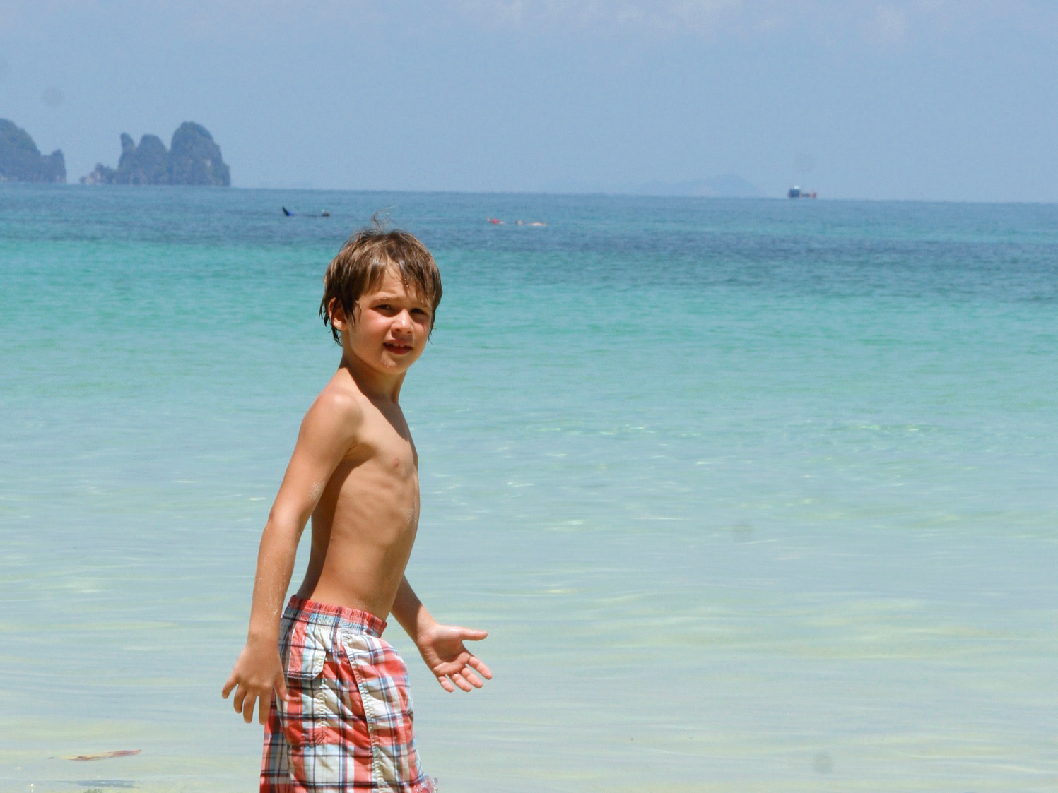 Blauer Himmel, Blaues Wasser, baden in Thailand.