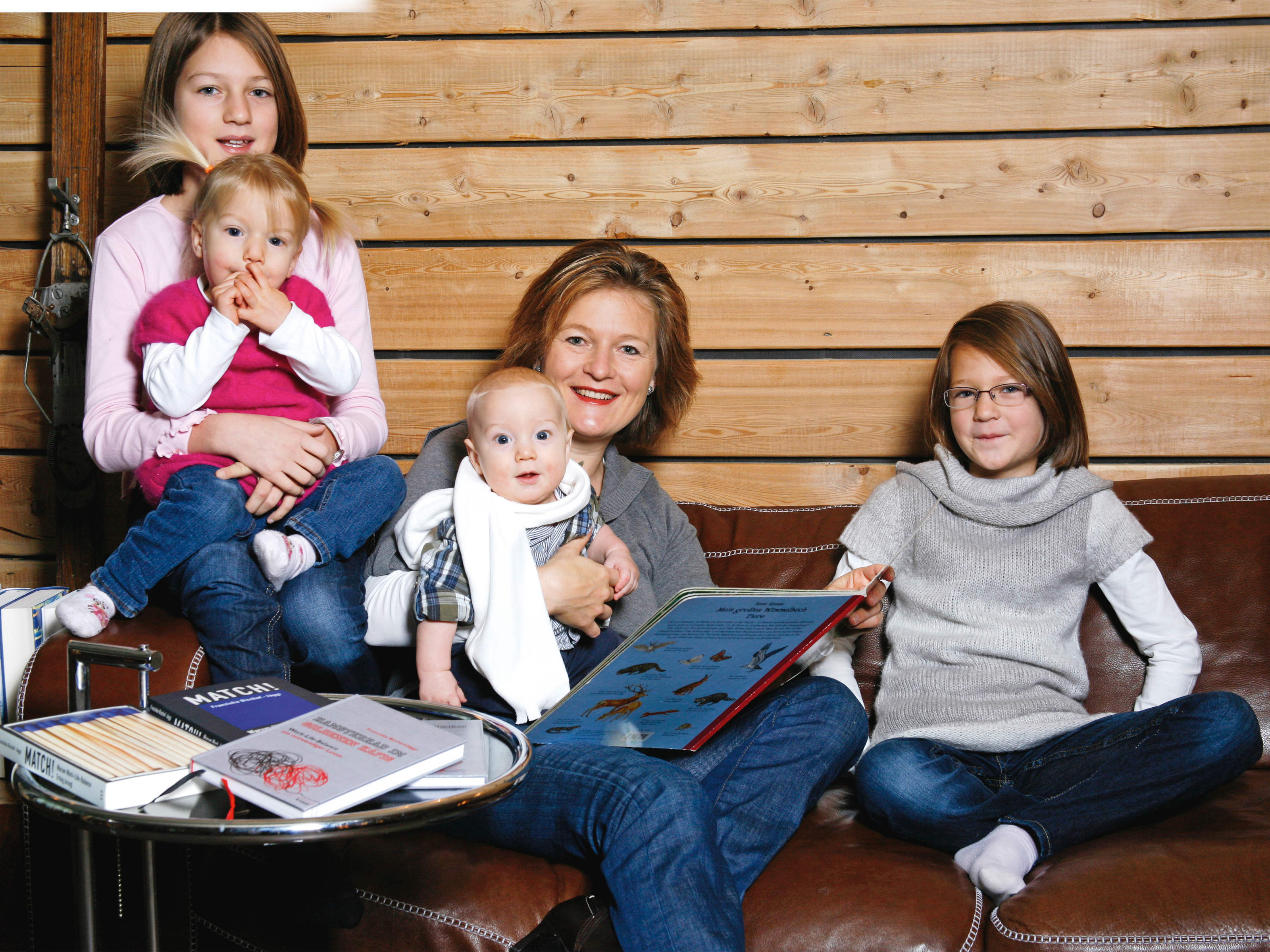 Franziska- Bischof-Jäggi mit ihren 4 Kindern