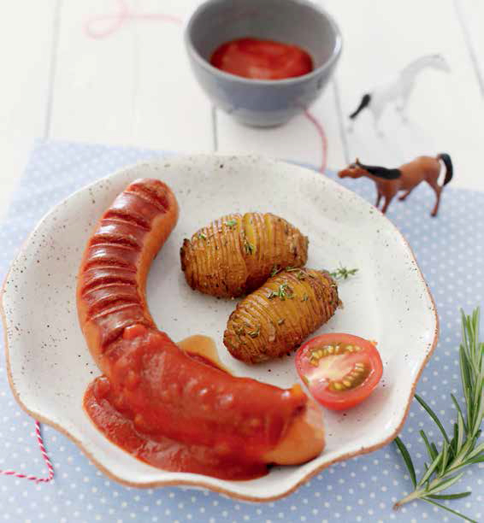 Currywurst mit Hasselback-Kartoffeln