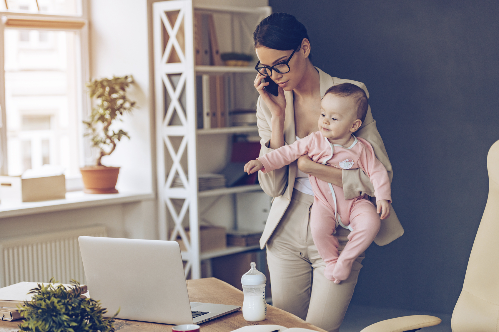 Arbeitende Mutter