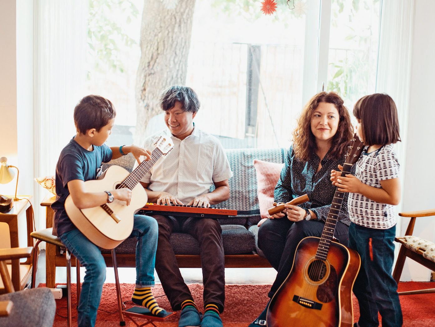 Familie spielt Musik