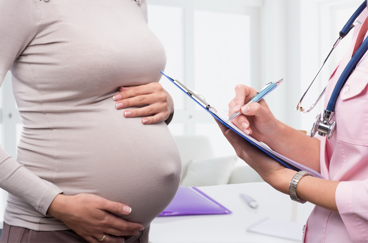 Schwangere mit Ärztin