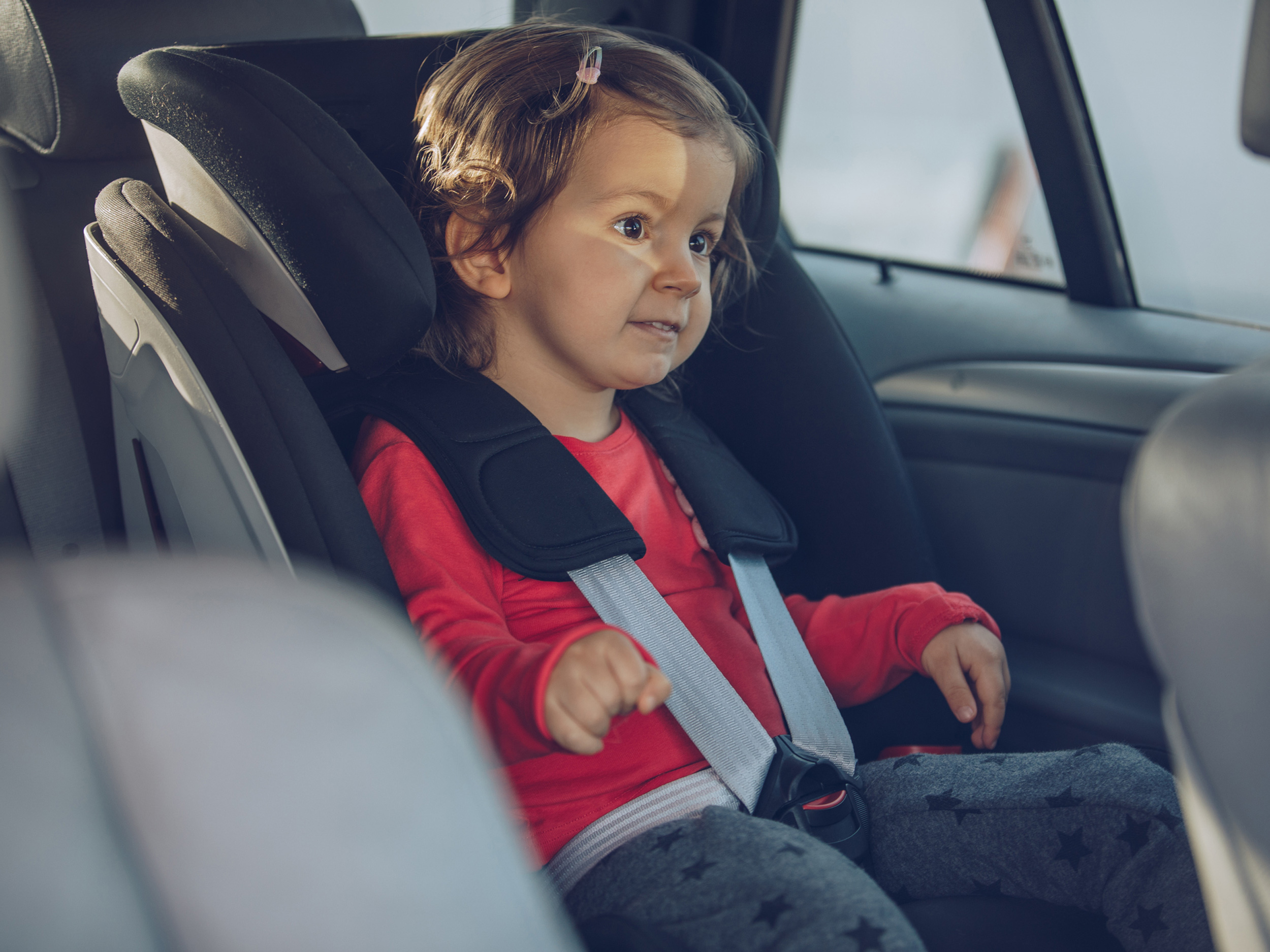 Baby an Bord: Sicher im Autositz bild