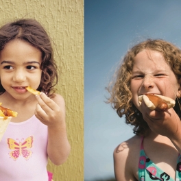 Zwei Mädchen essen Fastfood