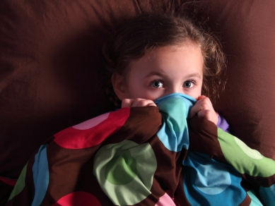 28_Albtraume_Kind_im_Bett_iStock_000016678361Small_01.jpg