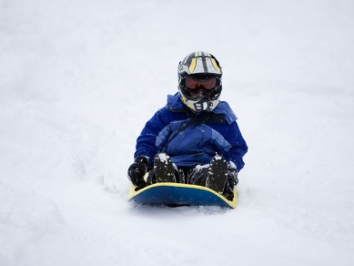 schlitteln_mit_helm_iStock_000005025079Small.jpg