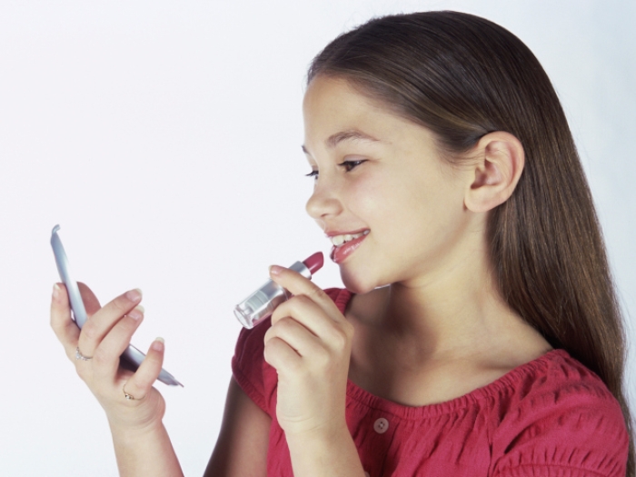 maedchen_schminken_fruehe_pubertaet_thinkstock_02.jpg