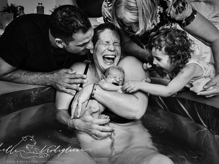 familie geburt baby gluecklich