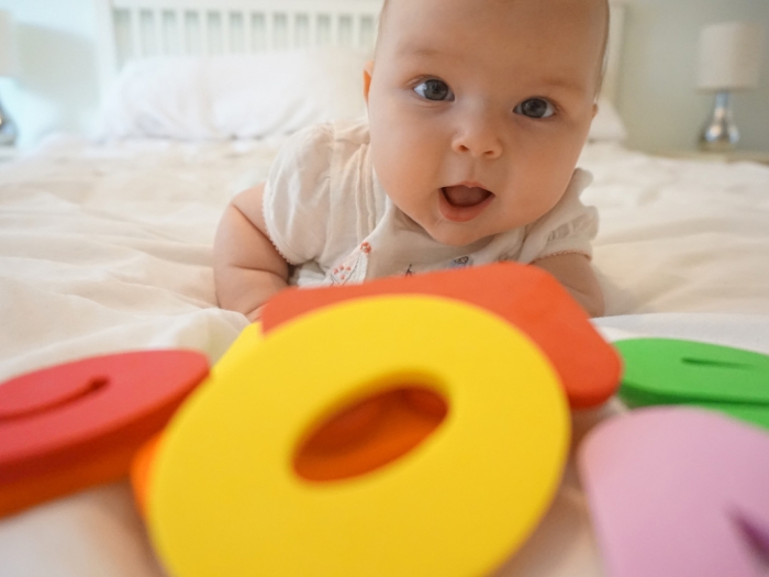 baby-sprechen-lernen-buchstaben