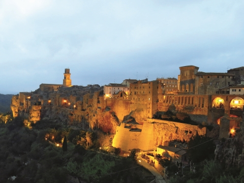 Abendansicht des Städchens Pitigliano