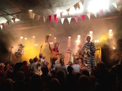 Band "Hilfssheriff Tom" auf der Bühne