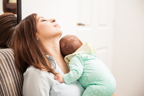 Geben müde Mütter ihren Babies Medikamente?