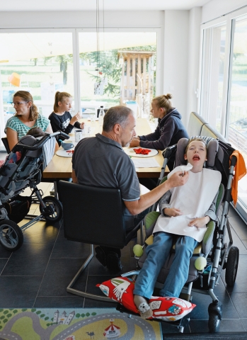 Familie Roth beim Essen