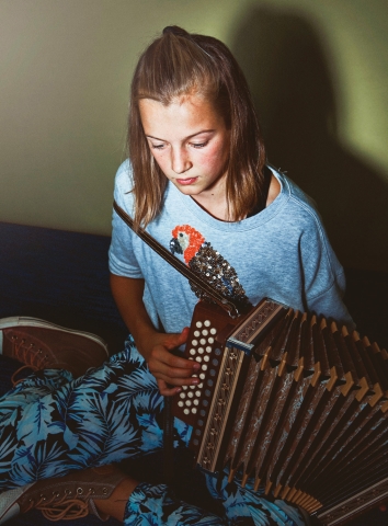 Julia Björk (12 Jahre), Schwyzerörgeli