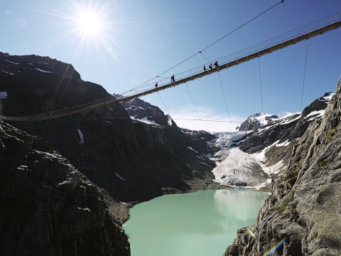 Triftbrücke über den Triftgletscher -KWO-Foto-Robert-Boesch