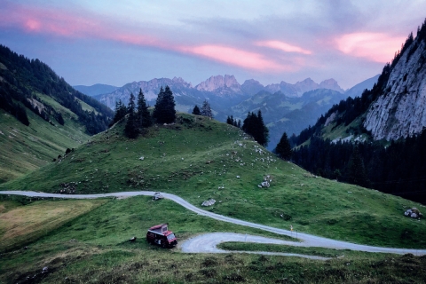 vanlife-ferien-mit-kindern-bus-landschaft