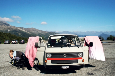 vanlife-rohner-ferien-mit-baby-bus-front