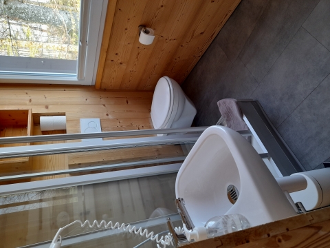 Innenansicht Badezimmer Cabanes du Mont
