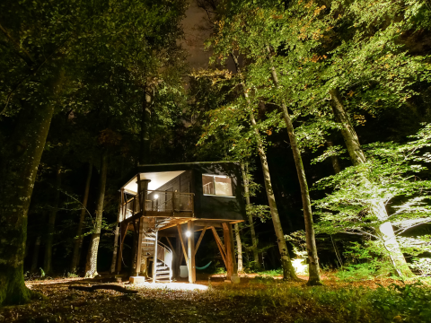 Cabanes du Mont im Scheinwerferlicht